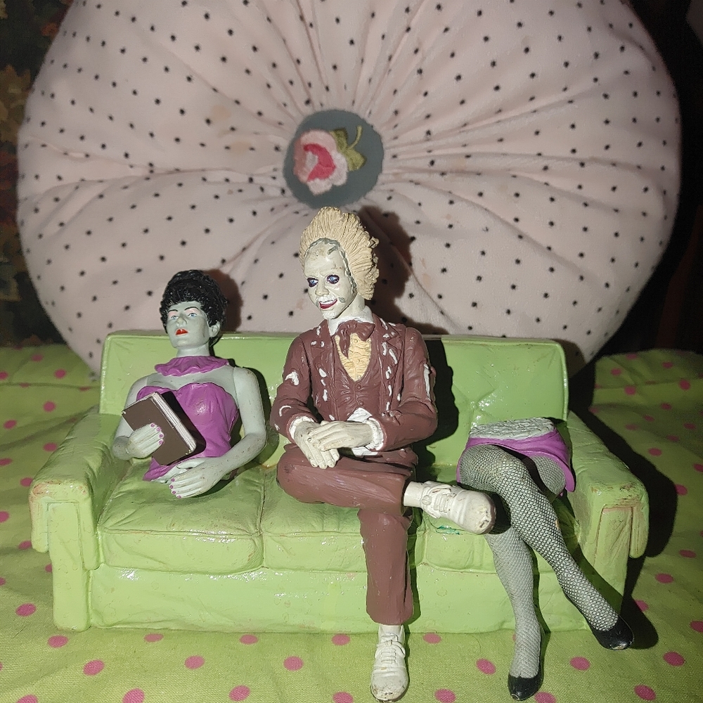 Beetlejeuce Couch Set Collectable - Picture 2 of 8
